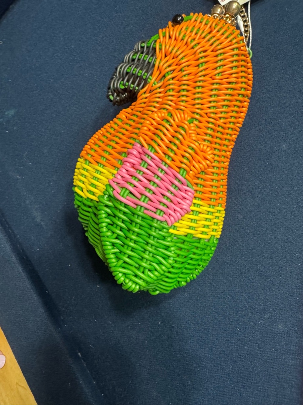 Tommy Bahama wicker Colorful Parrot purse w/ removable chain strap. Fully lined - Picture 9 of 10
